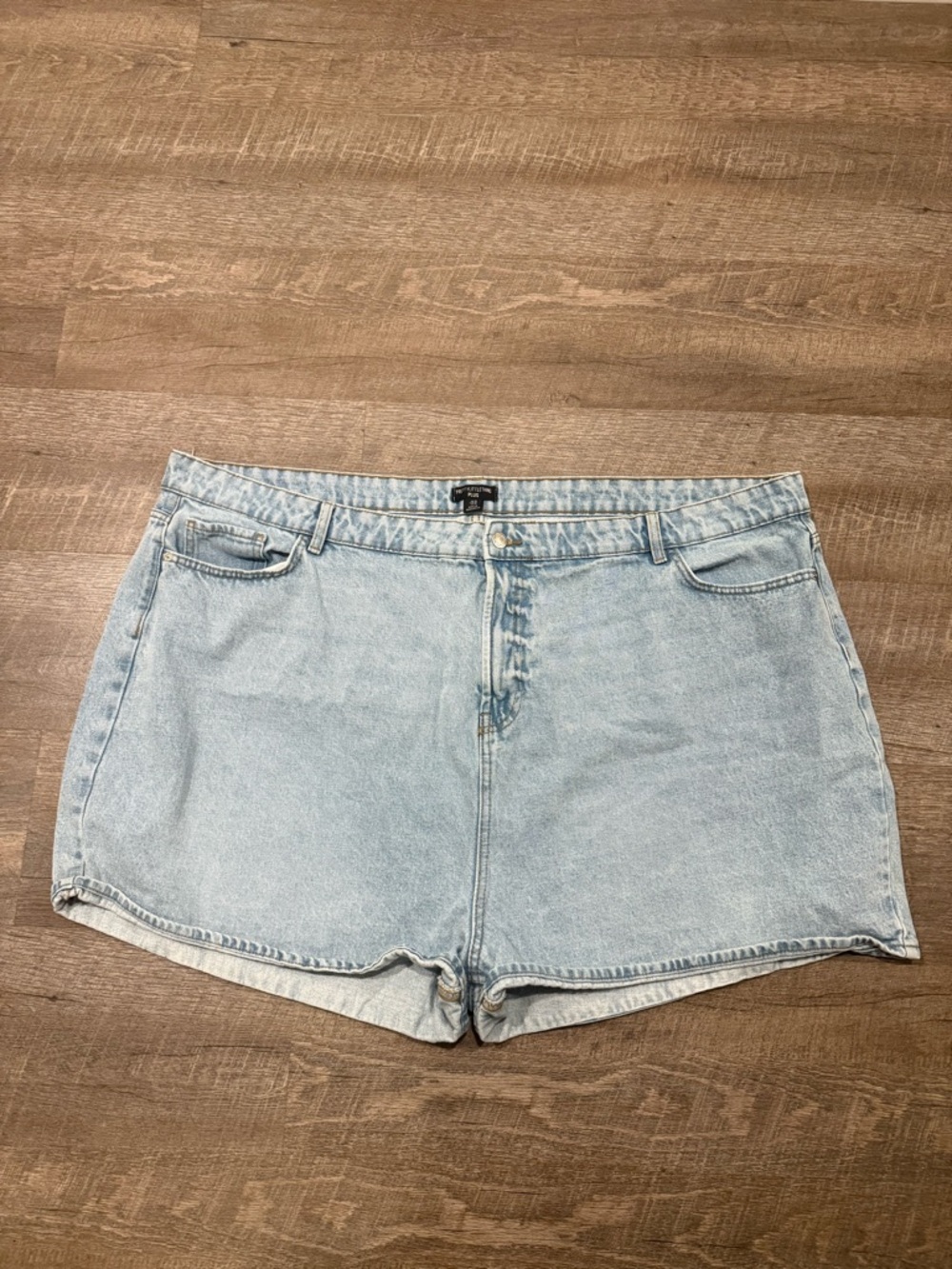 PrettyLittleThing Blue High-Rise Denim Shorts. size 26 plus size
